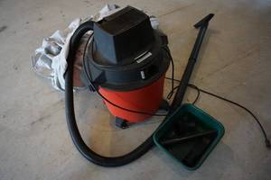 Craftsman 16gal WetDry Vac with Attachments  Car Cover