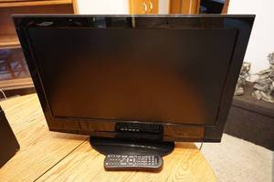 Dynex LCD TVDVD Combo with Remote