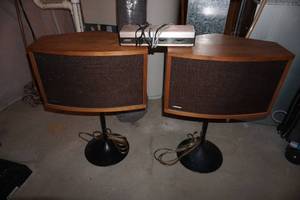 2 Bose Speakers on Stands with Bose Equalizer 901 Series