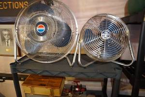 2 Round Fans