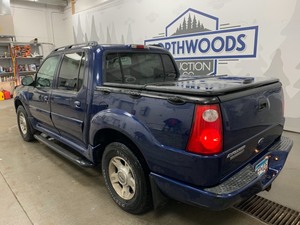 lot 3 image: 2004 Ford Explorer Sport Trac 4x4 -No Reserve-