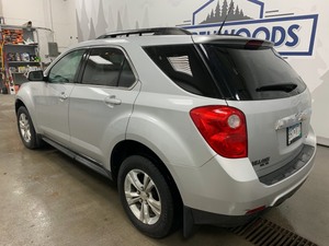 lot 4 image: 2010 Chevy Equinox -No Reserve-