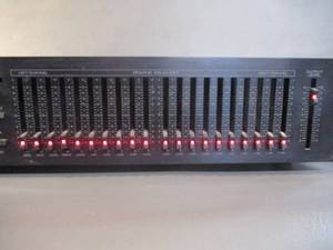 lot 2 image: Yamaha EQ- 500 Equalizer