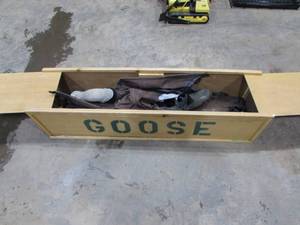 lot 4 image: Goose Tree With Storage Box
