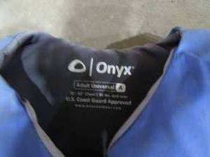 lot 9 image: (2) Life Jackets