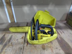 lot 28 image: McCulloch Power Mac 310 Chain Saw with Case