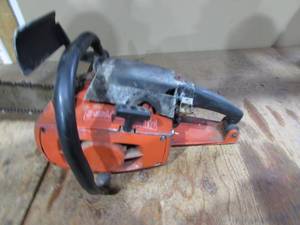 lot 31 image: Craftsman Chain Saw