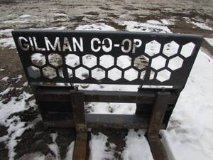 lot 40 image: Virnig Pallet Forks