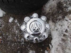 lot 51 image: Dodge 8 Bolt Rims