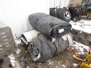 lot 52 image: (4) Insulation Blankets