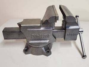 lot 6 image: Heavy Duty Work Bench Vise