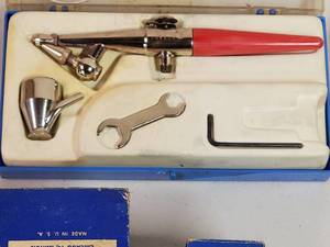 lot 21 image: (2) Air Brush Gun Kit Lot