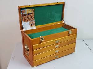 lot 29 image: Wooden Hobby Chest