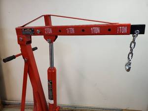 lot 40 image: Brand New 2 TON Folding Hydraulic Engine Hoist