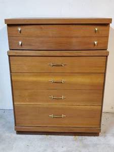 lot 43 image: Vintage Wooden 4-Dresser