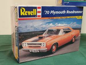 lot 50 image: (3) New In Box Models Ready to Assemble