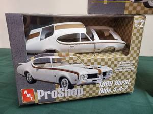 lot 62 image: (3) New In Box Models Ready to Assemble