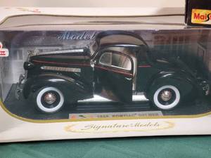 lot 69 image: (2) New In Box Die Cast Metal Cars
