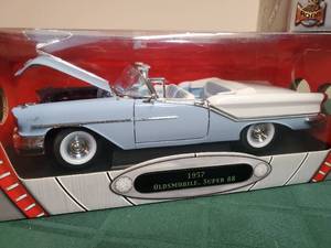 lot 73 image: (2) New In Box Die Cast Metal Cars