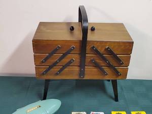 lot 84 image: Expanding Sewing Basket with Contents