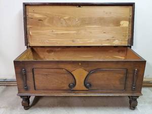 lot 86 image: Vintage Cedar Chest