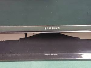 lot 87 image: Samsung 40 LED TV  Series 5000