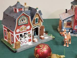 lot 89 image: Christmas Village Set made by Lemax