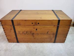 lot 99 image: Way Cool Vintage Wooden Trunk