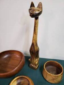 lot 104 image: Wooden Home Decor Lot