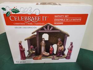 lot 112 image: Seasonal Decorations