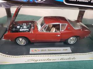 lot 125 image: (2) New In Box Die Cast Metal Cars