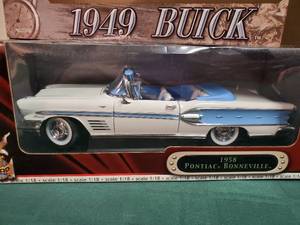 lot 131 image: (2) New In Box Die Cast Metal Cars