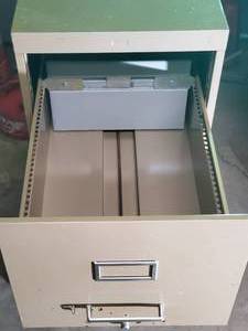 lot 140 image: (3) Drawer Metal File Cabinet