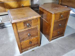 lot 144 image: Pair of Night Stands or End Tables