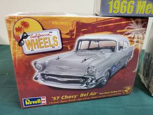 lot 165 image: (3) New In Box Models Ready to Assemble