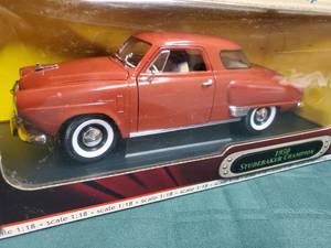 lot 166 image: (2) New In Box Die Cast Metal Cars