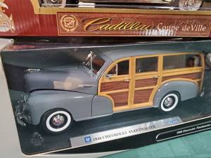 lot 178 image: (2) New In Box Die Cast Metal Cars