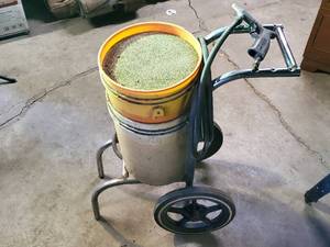 lot 190 image: Portable Sand Blasting Unit