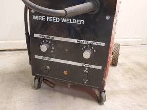 lot 195 image: S.D.LEE Wire Feed Welder