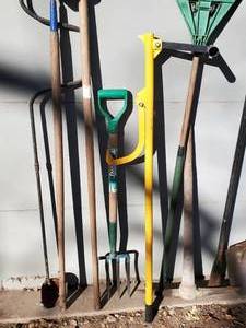 lot 197 image: Yard Tool Lot