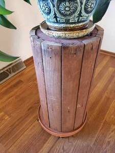 lot 204 image: Plant Stand with Plant