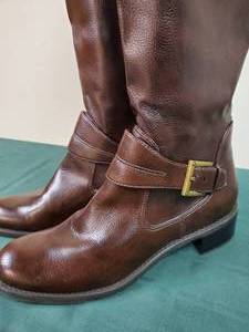 lot 220 image: Pair of Womens Franco Sarto Brown Boots Size 11M