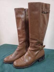 lot 223 image: Pair of Womens Brown Boots Size 11M