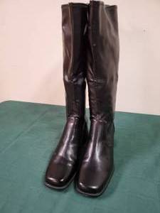 lot 225 image: Pair of Womens Franco Sarto Black Boots Size 11M