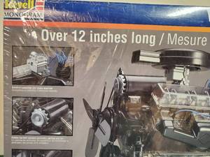 lot 228 image: Revell 14 Visible V-8 Engine Model NEW