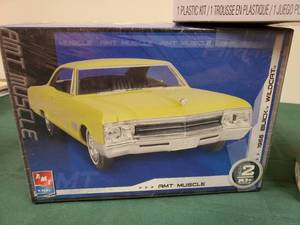 lot 230 image: (3) New In Box Models Ready to Assemble