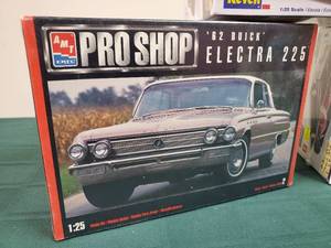 lot 231 image: (3) New In Box Models Ready to Assemble