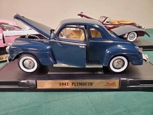 lot 254 image: (3) Die Cast Cars