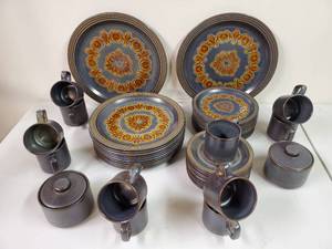 lot 260 image: Stoneware Dish Set