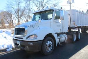 lot 1 image: 2007 Freightliner Semi Tractor Columbia 120 Glider